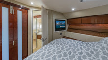 Load image into Gallery viewer, 45' SEA RAY SUNDANCER